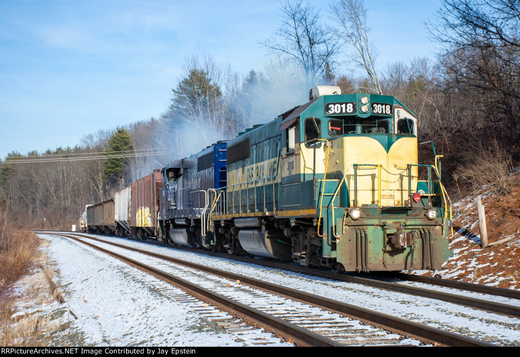 BAYL 3018 leads ED-9 south at Keets Road